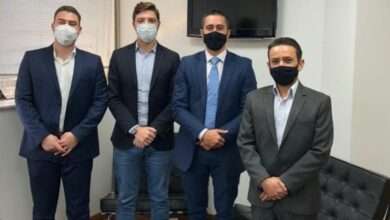 Vereador Matheus Gianello, Deputado Thiago Auricchio, vereador Caio Salgado e Cicinho em pé um ao lado do outro na Alesp